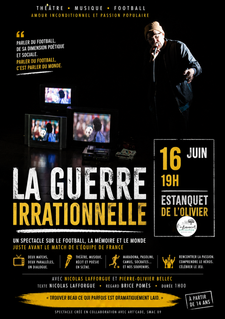 Affiche du spectacle La Guerre Irrationnelle mêlant théâtre, musique et football, avec un comédien sur scène et des téléviseurs diffusant un match, à l’Estanquet de l’Olivier le 16 juin à 19h